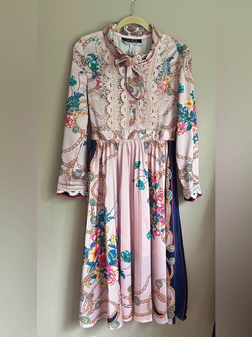 Dalia MacPhee Chain & Floral Print Satin long sleeve pleated pink dress small